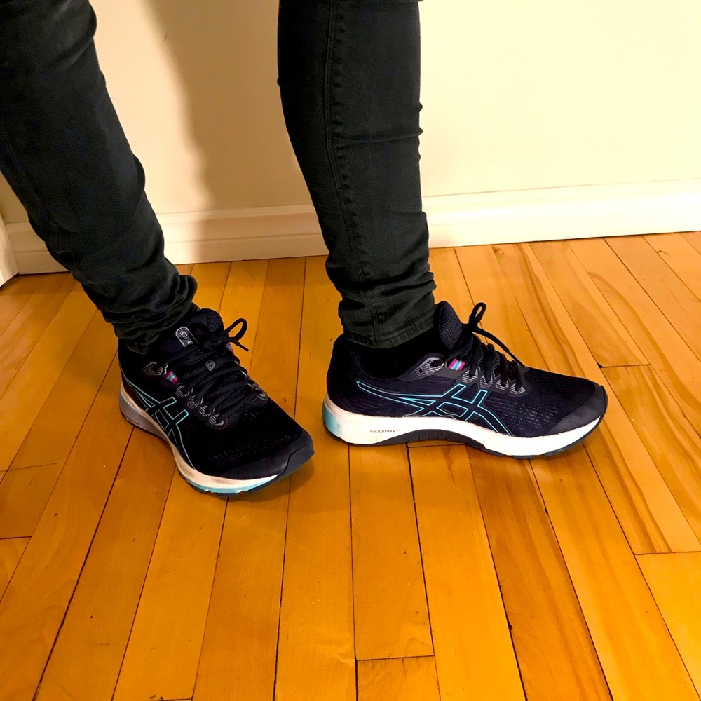 Size 9 Women’s ASICS runners